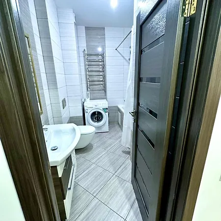 жд залізнична 34 Street Apartment